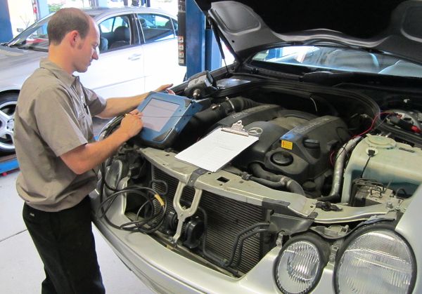 Mercedes-Benz oil change service in Ann Arbor MI